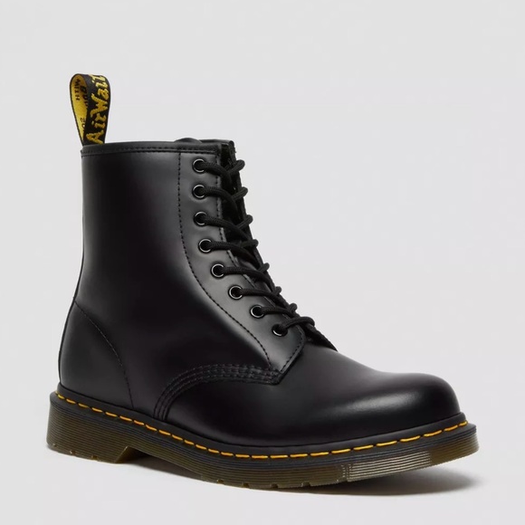 Dr. Martens Black Lace-Up Boots 1460- Size 8 - NWT & Box - Picture 1 of 2